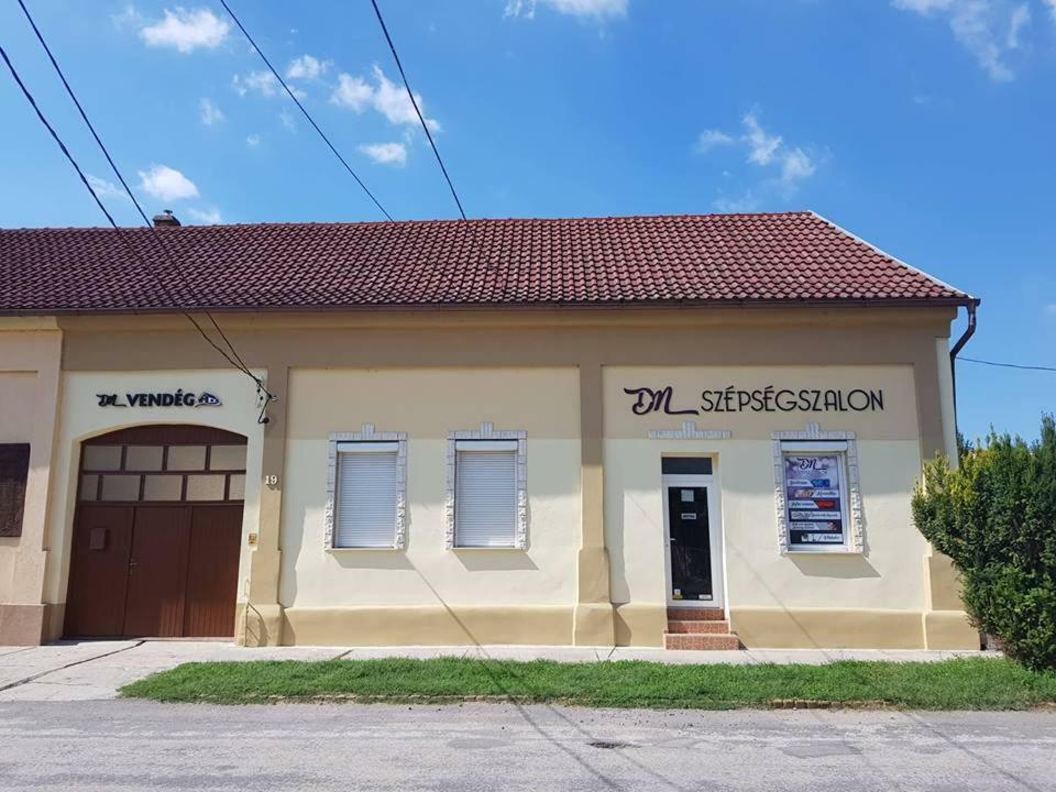 Dm Vendeghaz Villány Exteriér fotografie